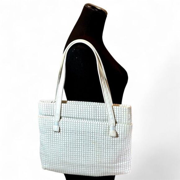 1960s Lumured Creamy White Tote Bag, Tile Mesh Zipper Closure double Handles - Picture 4 of 14